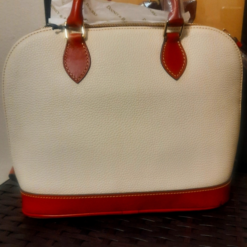 Dooney & Bourke Dome - Picture 2 of 6